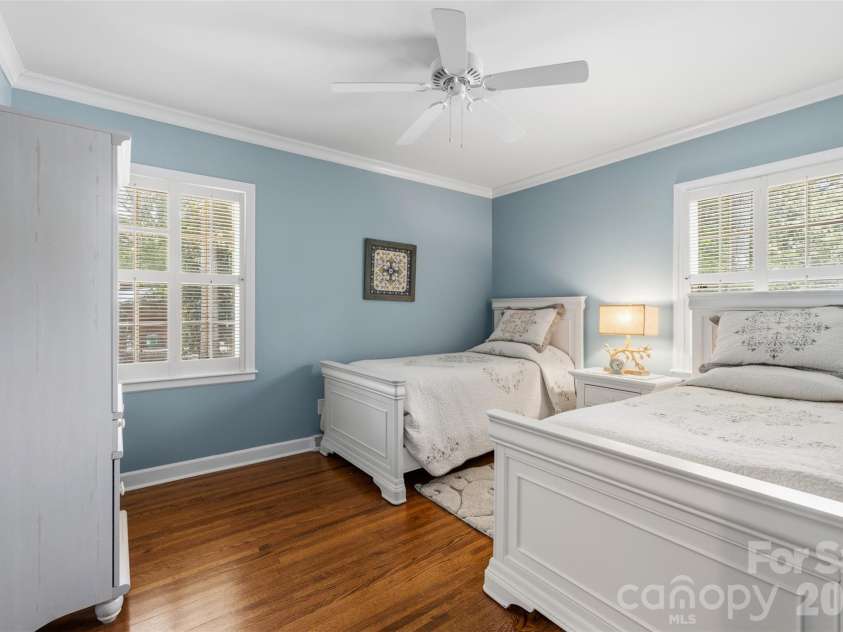 1009 Bearmore Drive, Charlotte, NC 28211.  MLS# CAR4421077, YatesRealty ID 49368. 