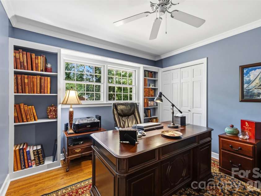 1009 Bearmore Drive, Charlotte, NC 28211.  MLS# CAR4421077, YatesRealty ID 49368. 