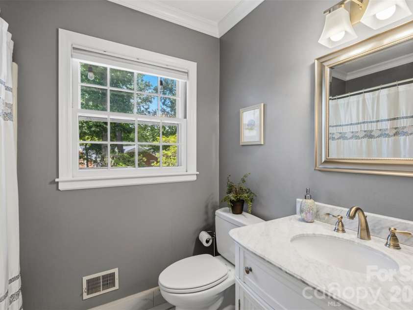 1009 Bearmore Drive, Charlotte, NC 28211.  MLS# CAR4421077, YatesRealty ID 49368. 
