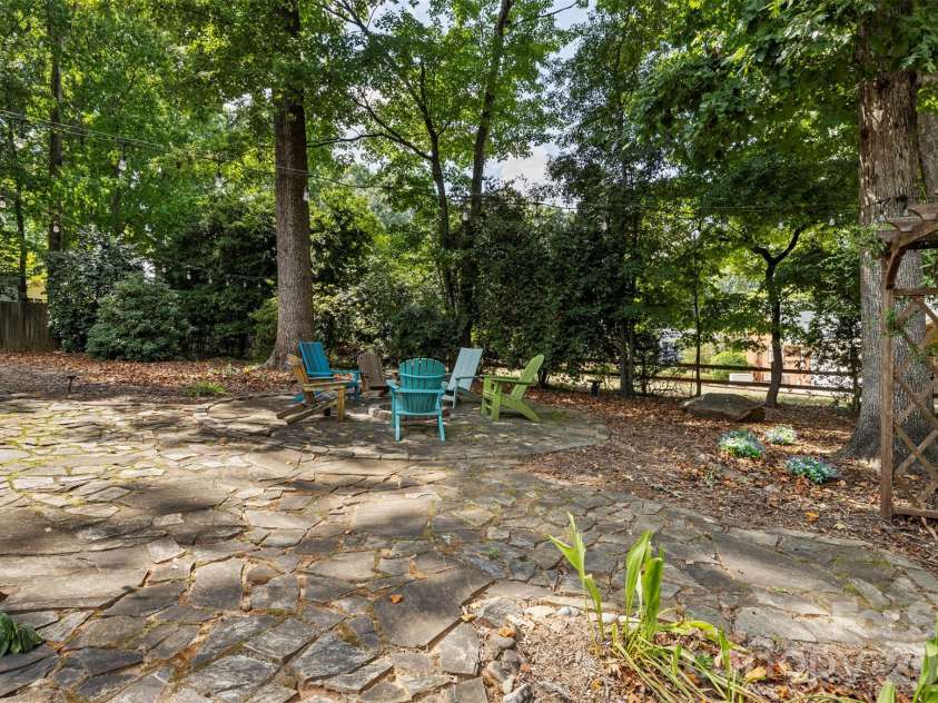 1009 Bearmore Drive, Charlotte, NC 28211.  MLS# CAR4421077, YatesRealty ID 49368. 