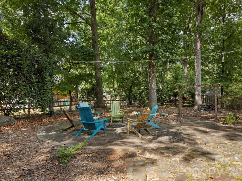 1009 Bearmore Drive, Charlotte, NC 28211.  MLS# CAR4421077, YatesRealty ID 49368. 