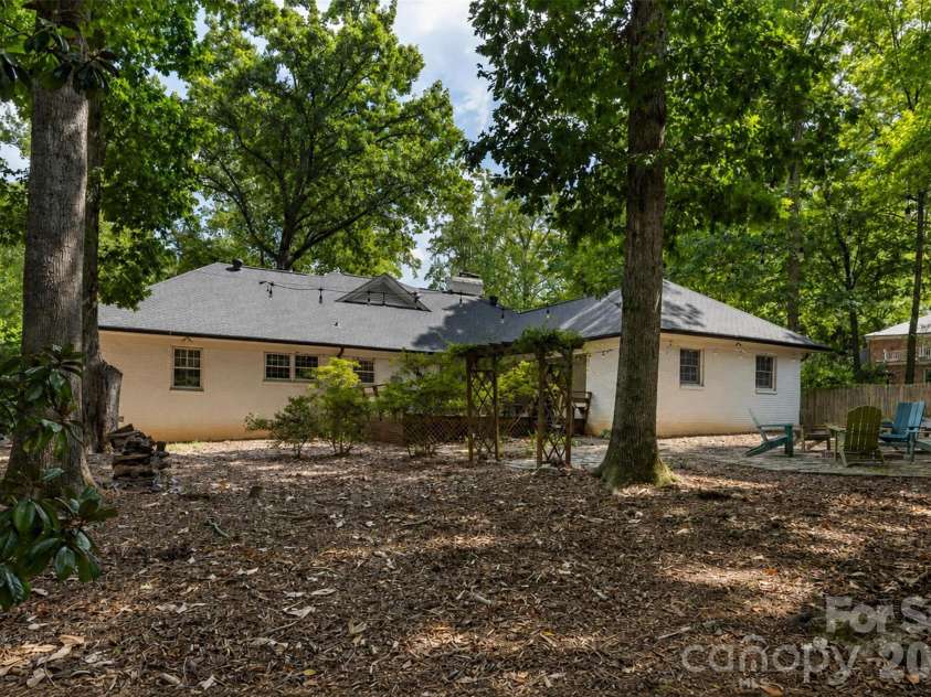 1009 Bearmore Drive, Charlotte, NC 28211.  MLS# CAR4421077, YatesRealty ID 49368. 