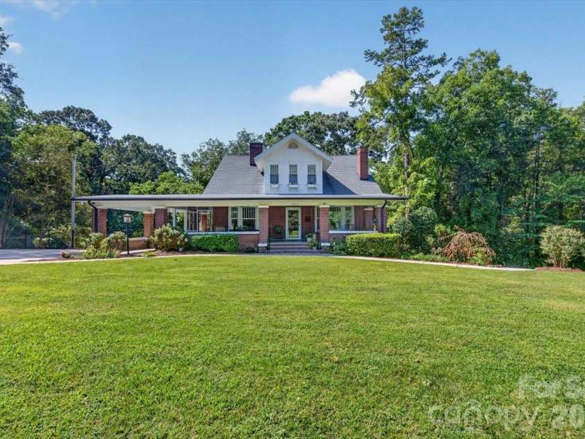 1035 Belvedere Avenue, Gastonia, NC 28054.  MLS# CAR4420440, YatesRealty ID 49369. 