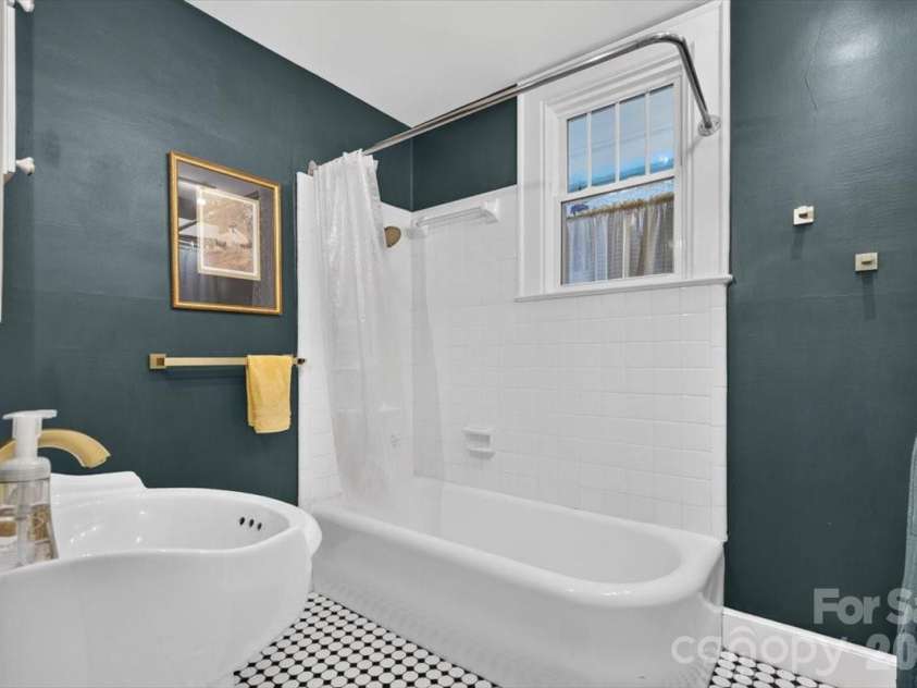 1035 Belvedere Avenue, Gastonia, NC 28054.  MLS# CAR4420440, YatesRealty ID 49369. 