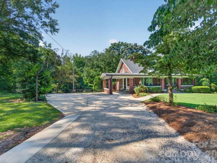 1035 Belvedere Avenue, Gastonia, NC 28054.  MLS# CAR4420440, YatesRealty ID 49369. 