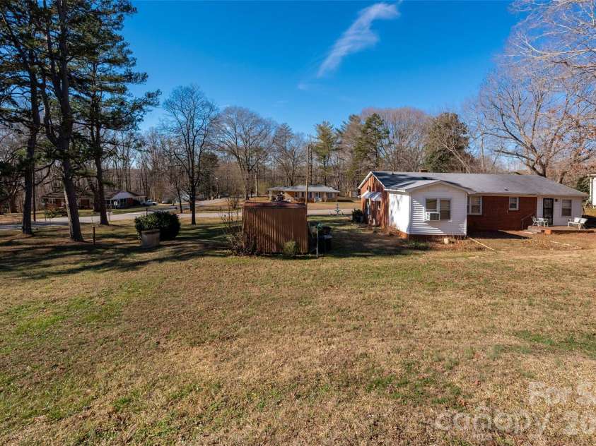 1631 Lincoln Drive, Shelby, NC 28152.  MLS# CAR4338674, YatesRealty ID 4937. 