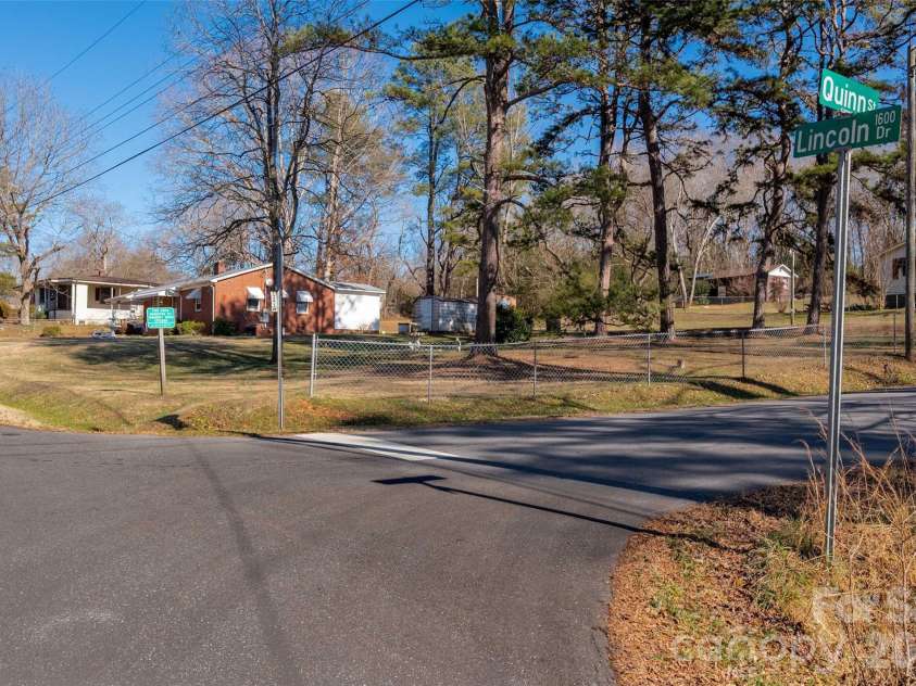 1631 Lincoln Drive, Shelby, NC 28152.  MLS# CAR4338674, YatesRealty ID 4937. 