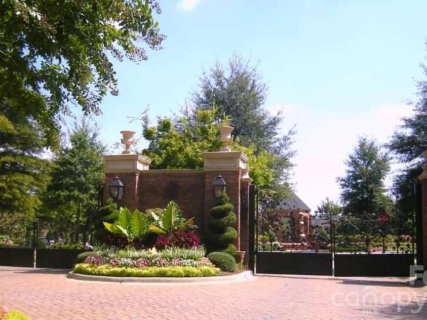 8820 Heydon Hall Circle, Charlotte, NC 28210.  MLS# CAR4420660, YatesRealty ID 49370. 