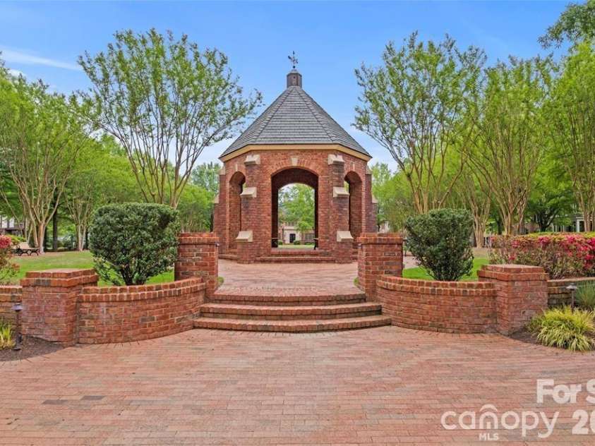 8820 Heydon Hall Circle, Charlotte, NC 28210.  MLS# CAR4420660, YatesRealty ID 49370. 