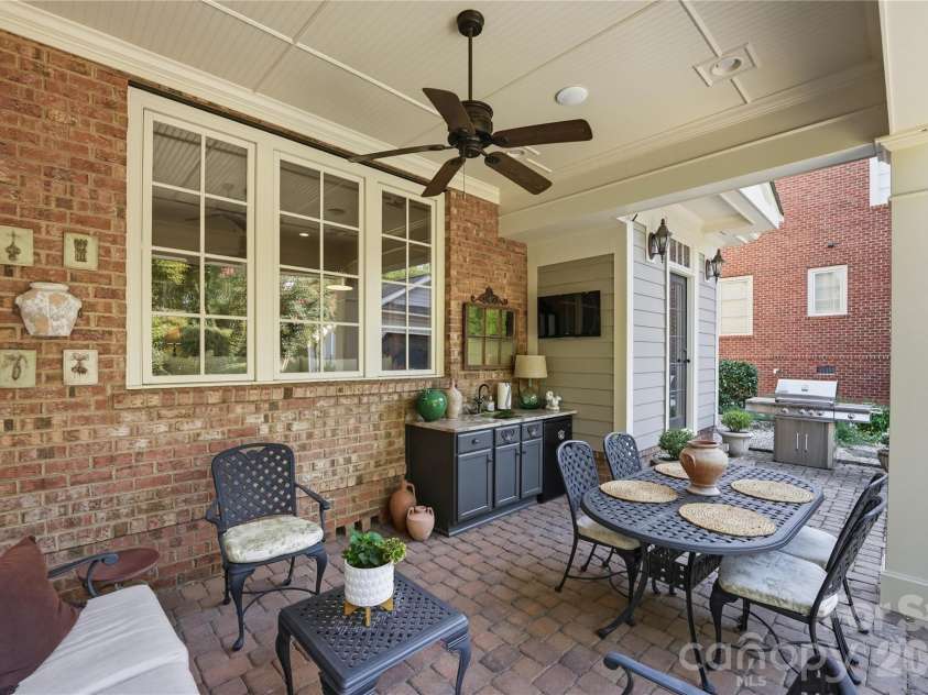 8820 Heydon Hall Circle, Charlotte, NC 28210.  MLS# CAR4420660, YatesRealty ID 49370. 