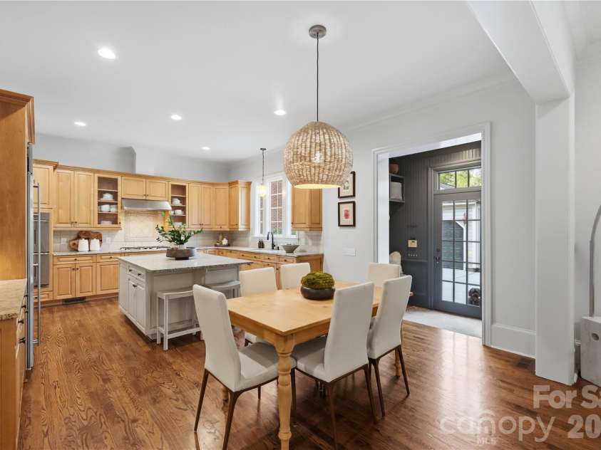 8820 Heydon Hall Circle, Charlotte, NC 28210.  MLS# CAR4420660, YatesRealty ID 49370. 