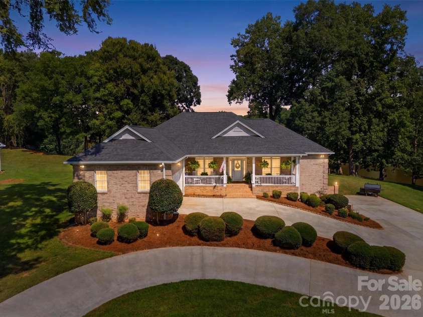 401 Armstrong Drive, Belmont, NC 28012.  MLS# CAR4420913, YatesRealty ID 49372. 