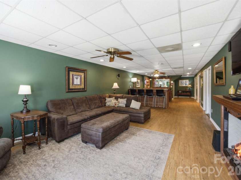 401 Armstrong Drive, Belmont, NC 28012.  MLS# CAR4420913, YatesRealty ID 49372. 