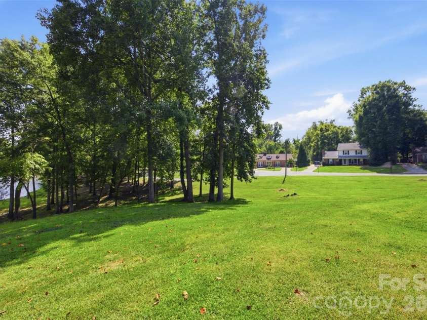 401 Armstrong Drive, Belmont, NC 28012.  MLS# CAR4420913, YatesRealty ID 49372. 