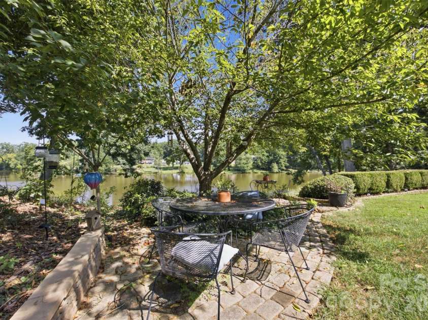 401 Armstrong Drive, Belmont, NC 28012.  MLS# CAR4420913, YatesRealty ID 49372. 