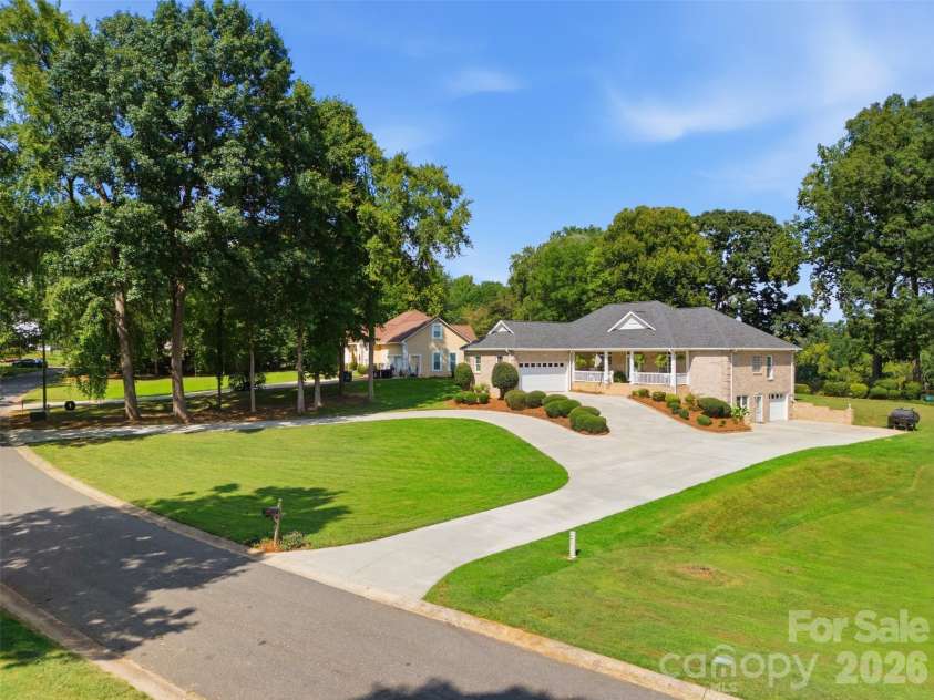 401 Armstrong Drive, Belmont, NC 28012.  MLS# CAR4420913, YatesRealty ID 49372. 
