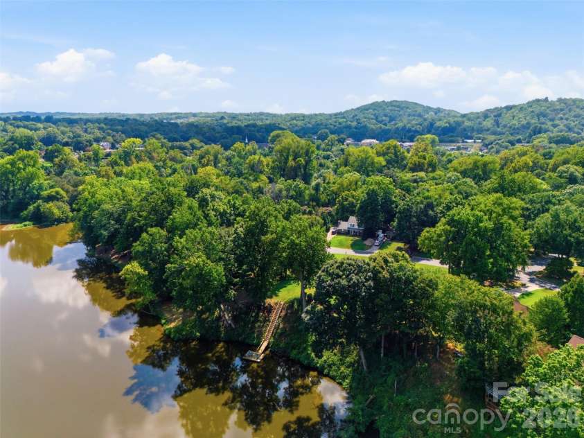 401 Armstrong Drive, Belmont, NC 28012.  MLS# CAR4420913, YatesRealty ID 49372. 