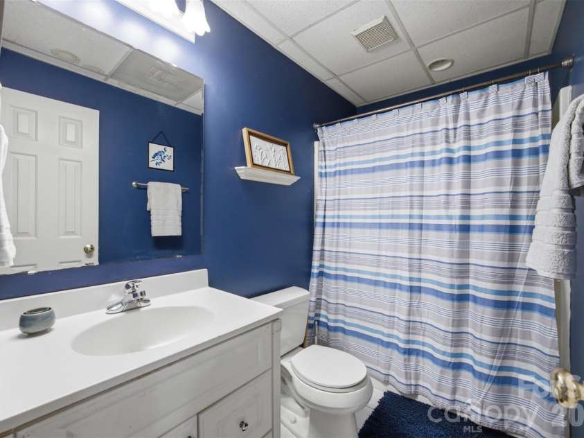 401 Armstrong Drive, Belmont, NC 28012.  MLS# CAR4420913, YatesRealty ID 49372. Basement full bath