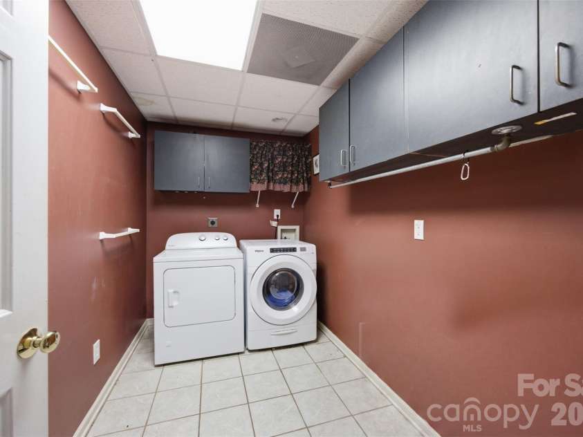 401 Armstrong Drive, Belmont, NC 28012.  MLS# CAR4420913, YatesRealty ID 49372. Laundry room. Also Laundry is available on main level