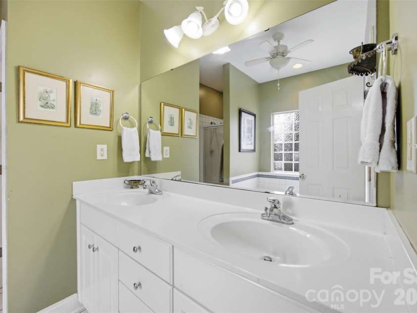 401 Armstrong Drive, Belmont, NC 28012.  MLS# CAR4420913, YatesRealty ID 49372. Primary Bath