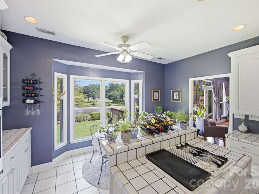 401 Armstrong Drive, Belmont, NC 28012.  MLS# CAR4420913, YatesRealty ID 49372. Waterview rom kitchen