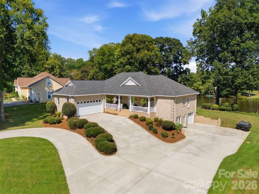401 Armstrong Drive, Belmont, NC 28012.  MLS# CAR4420913, YatesRealty ID 49372. Welcome to 401 Armstrong Dr