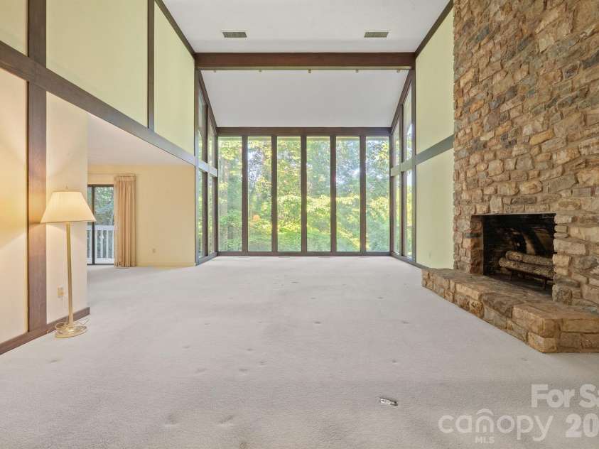 955 19th Avenue, Hickory, NC 28601.  MLS# CAR4420460, YatesRealty ID 49373. 