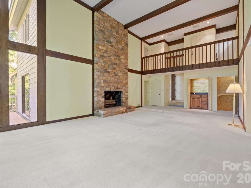 955 19th Avenue, Hickory, NC 28601.  MLS# CAR4420460, YatesRealty ID 49373. 