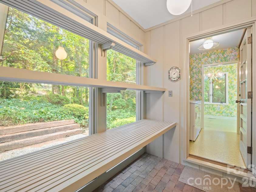955 19th Avenue, Hickory, NC 28601.  MLS# CAR4420460, YatesRealty ID 49373. 