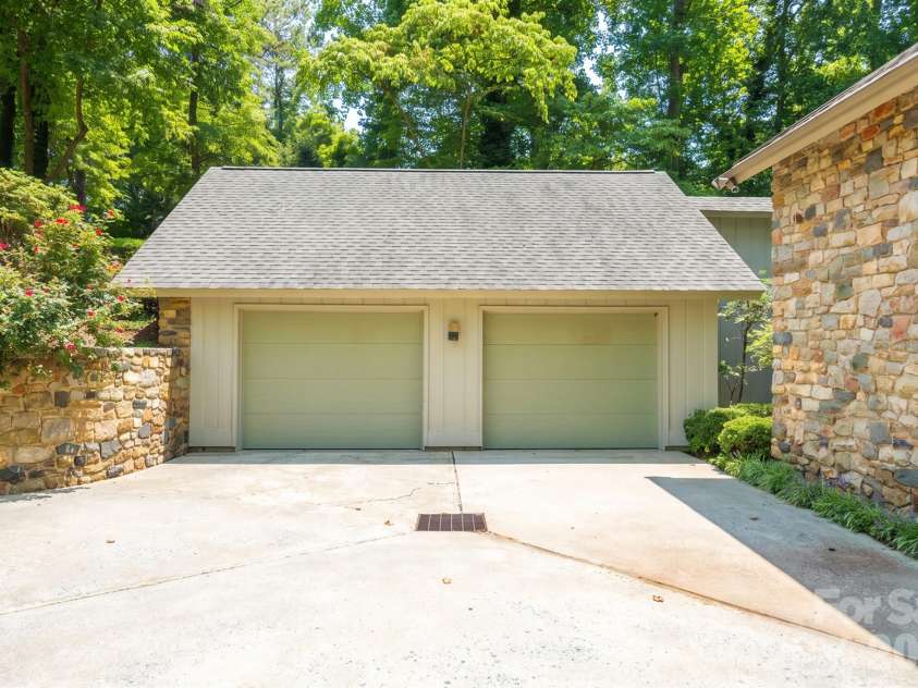 955 19th Avenue, Hickory, NC 28601.  MLS# CAR4420460, YatesRealty ID 49373. 