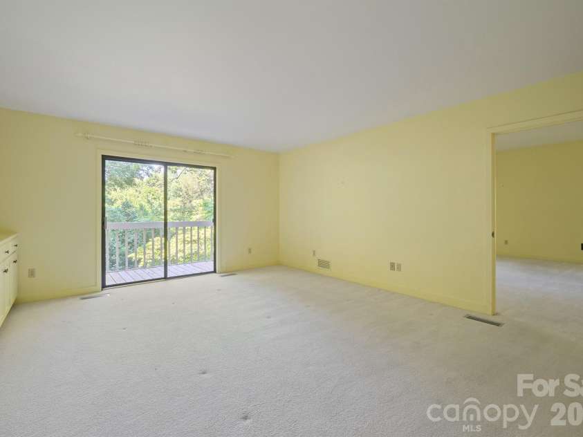 955 19th Avenue, Hickory, NC 28601.  MLS# CAR4420460, YatesRealty ID 49373. 