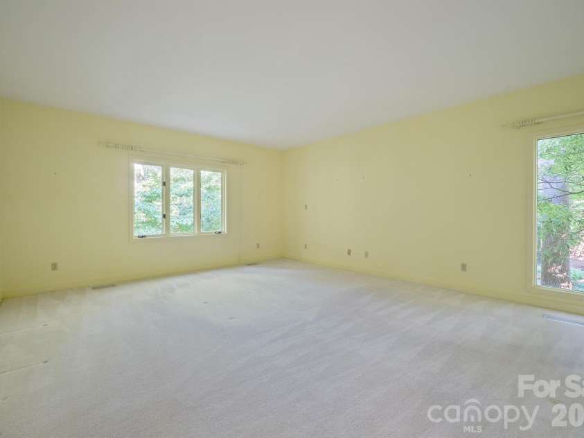 955 19th Avenue, Hickory, NC 28601.  MLS# CAR4420460, YatesRealty ID 49373. 