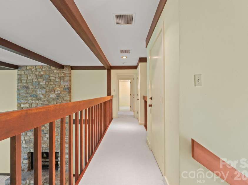 955 19th Avenue, Hickory, NC 28601.  MLS# CAR4420460, YatesRealty ID 49373. 