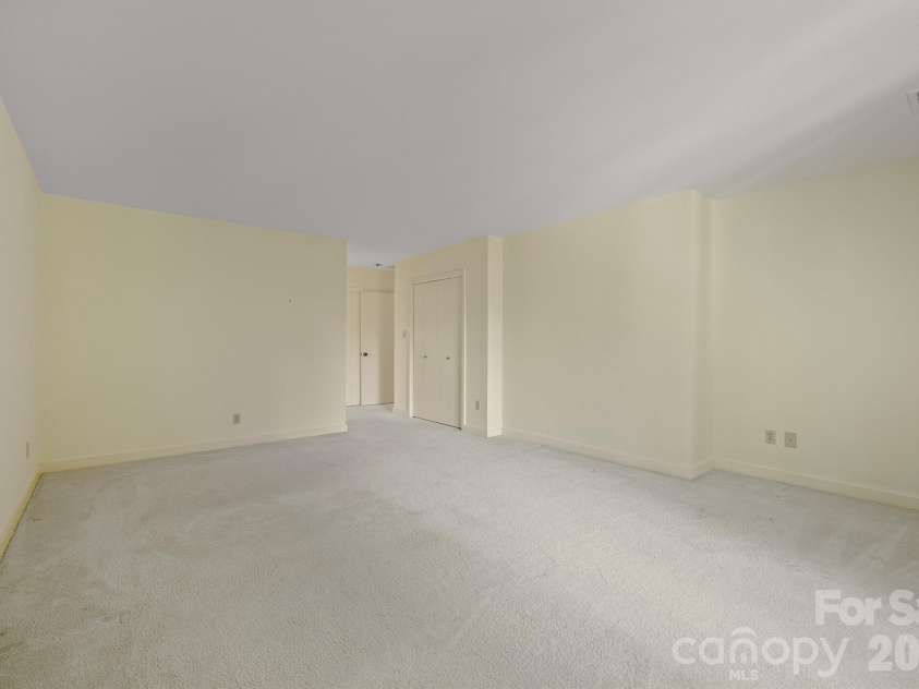 955 19th Avenue, Hickory, NC 28601.  MLS# CAR4420460, YatesRealty ID 49373. 