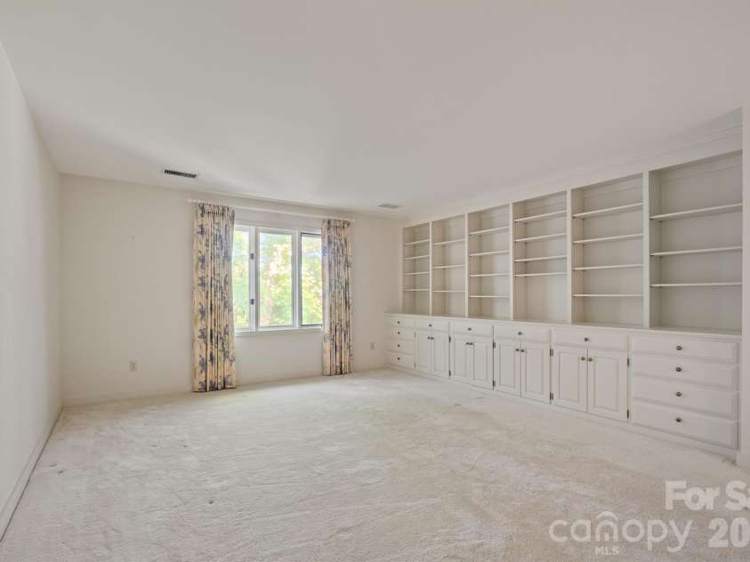 955 19th Avenue, Hickory, NC 28601.  MLS# CAR4420460, YatesRealty ID 49373. 