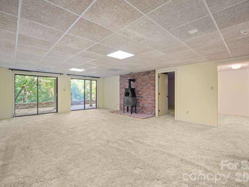 955 19th Avenue, Hickory, NC 28601.  MLS# CAR4420460, YatesRealty ID 49373. 