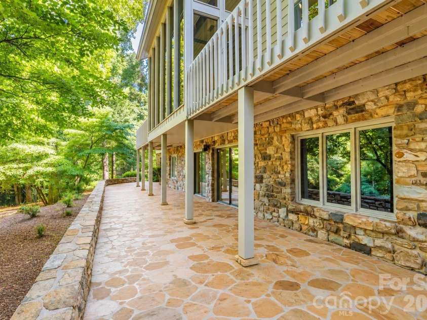 955 19th Avenue, Hickory, NC 28601.  MLS# CAR4420460, YatesRealty ID 49373. 