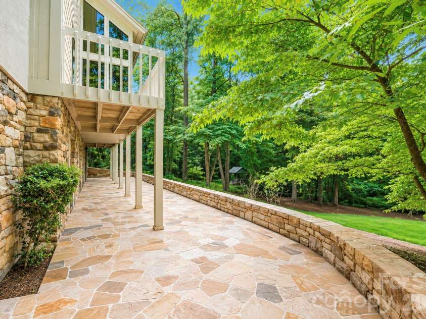 955 19th Avenue, Hickory, NC 28601.  MLS# CAR4420460, YatesRealty ID 49373. 