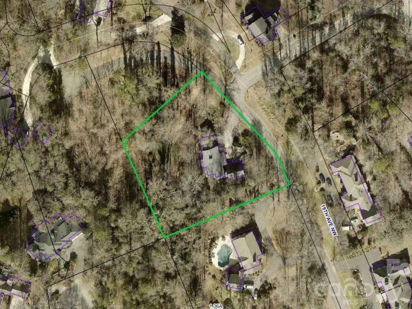 955 19th Avenue, Hickory, NC 28601.  MLS# CAR4420460, YatesRealty ID 49373. 