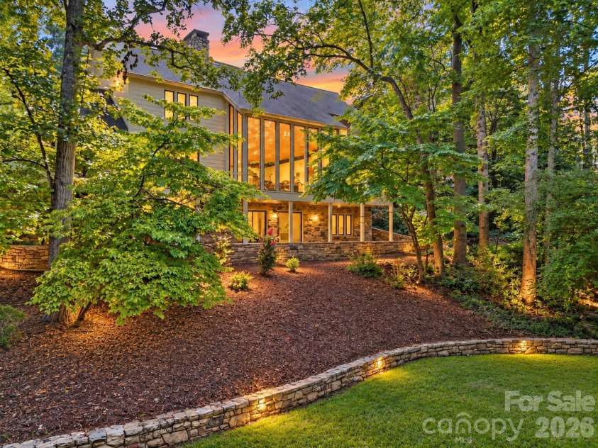 955 19th Avenue, Hickory, NC 28601.  MLS# CAR4420460, YatesRealty ID 49373. 