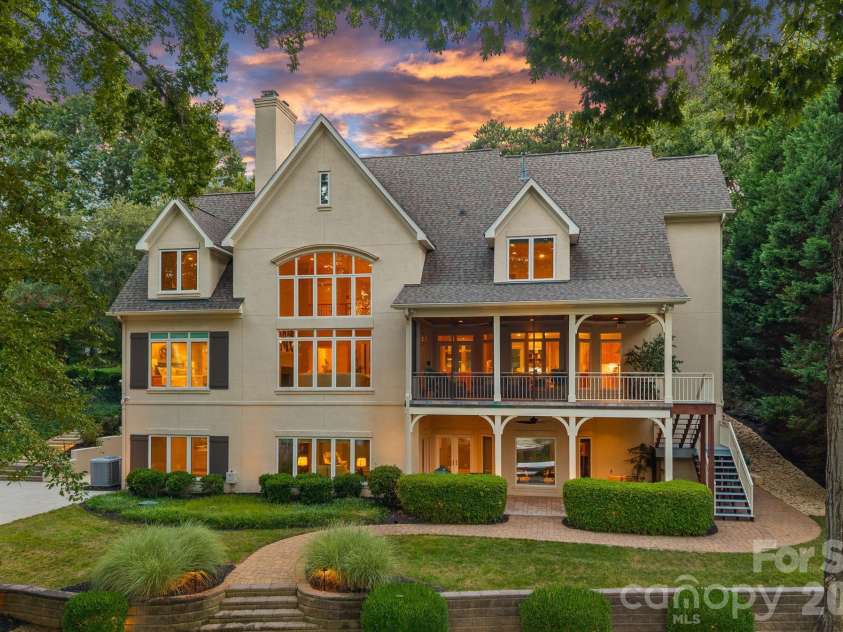 177 Great Point Drive, Mooresville, NC 28117.  MLS# CAR4419251, YatesRealty ID 49376. 