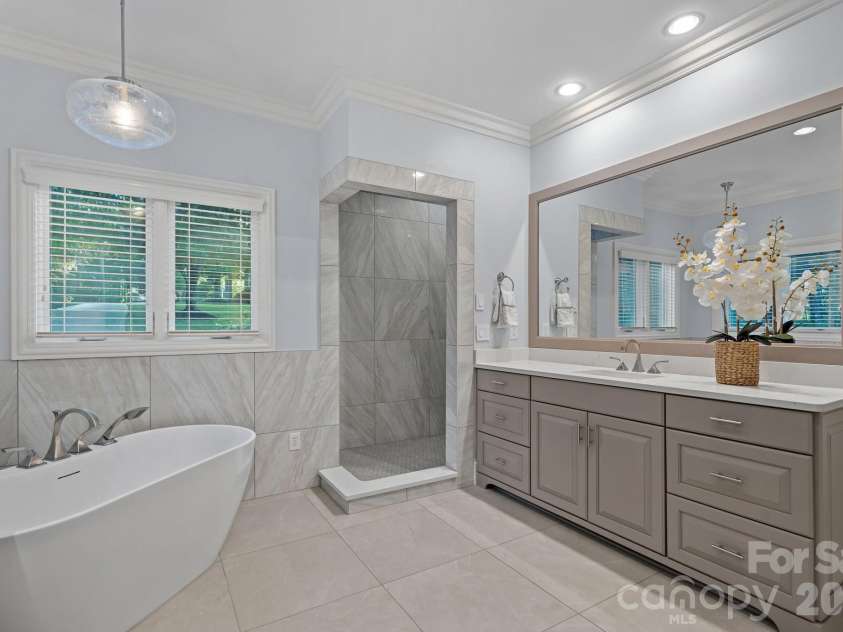 177 Great Point Drive, Mooresville, NC 28117.  MLS# CAR4419251, YatesRealty ID 49376. 