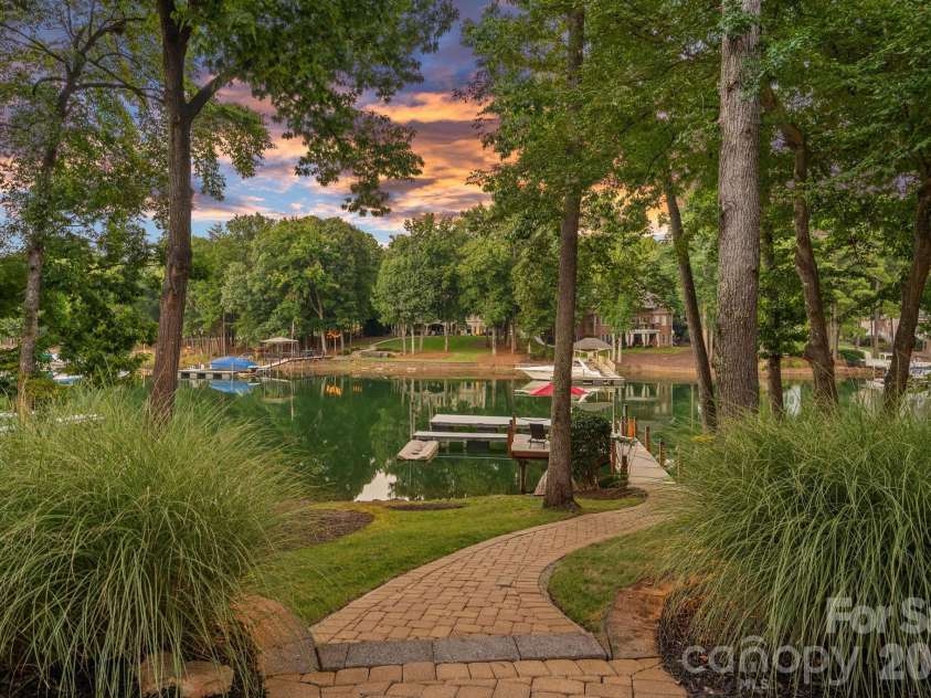 177 Great Point Drive, Mooresville, NC 28117.  MLS# CAR4419251, YatesRealty ID 49376. 