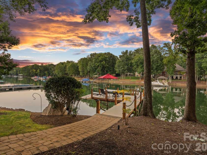 177 Great Point Drive, Mooresville, NC 28117.  MLS# CAR4419251, YatesRealty ID 49376. 