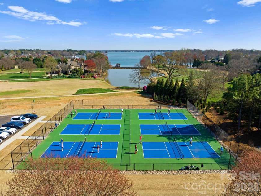 177 Great Point Drive, Mooresville, NC 28117.  MLS# CAR4419251, YatesRealty ID 49376. 