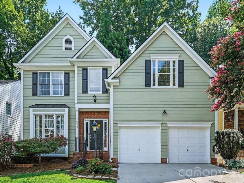 1924 DeArmon Drive, Charlotte, NC 28205.  MLS# CAR4419940, YatesRealty ID 49377. 