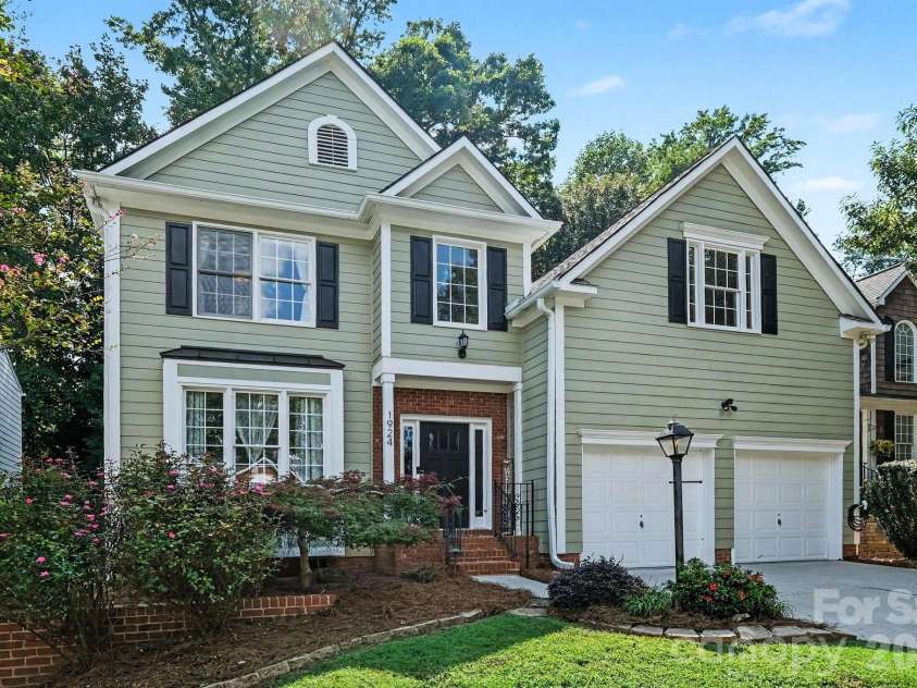 1924 DeArmon Drive, Charlotte, NC 28205.  MLS# CAR4419940, YatesRealty ID 49377. 