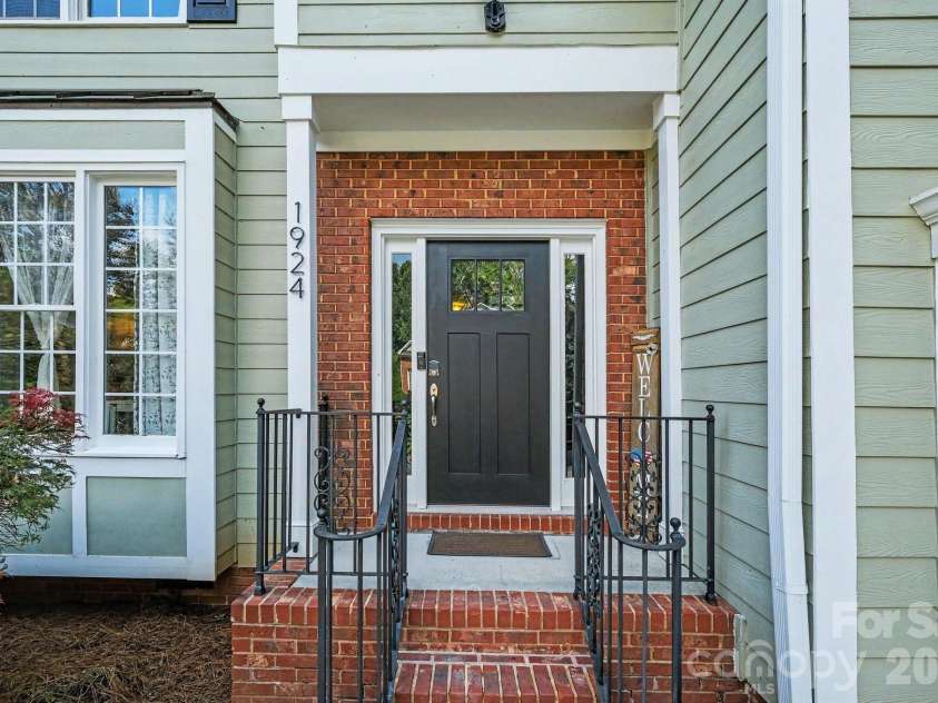 1924 DeArmon Drive, Charlotte, NC 28205.  MLS# CAR4419940, YatesRealty ID 49377. 
