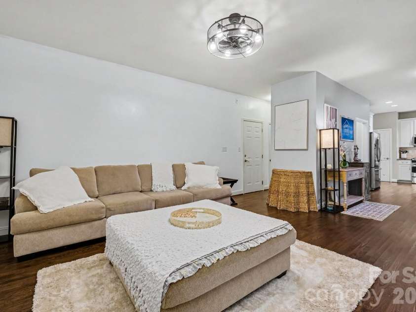 1924 DeArmon Drive, Charlotte, NC 28205.  MLS# CAR4419940, YatesRealty ID 49377. 