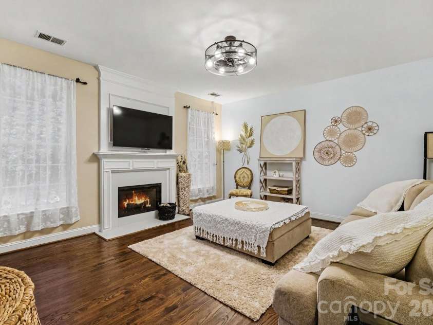 1924 DeArmon Drive, Charlotte, NC 28205.  MLS# CAR4419940, YatesRealty ID 49377. 
